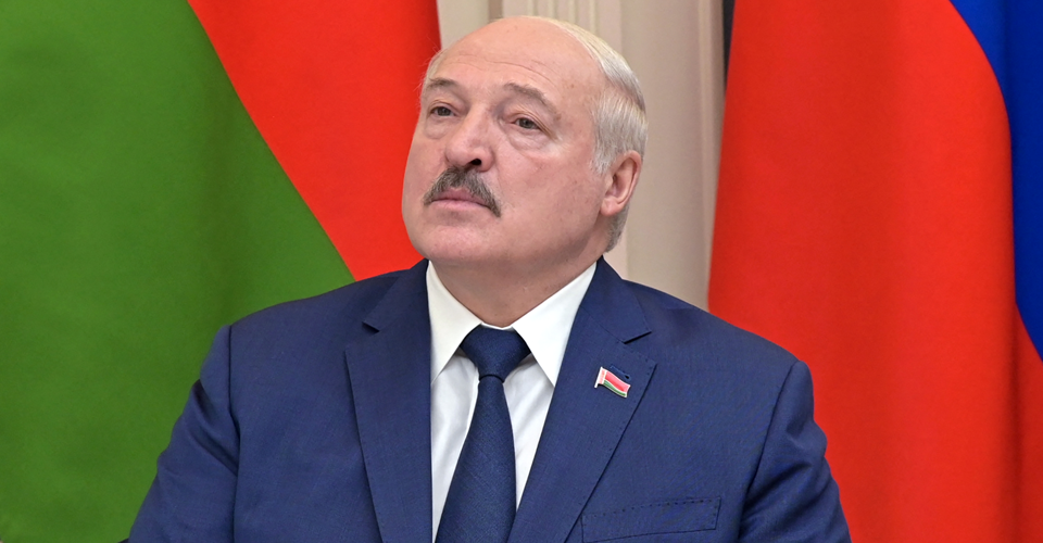 Лукашенко заявив, що Україна підпалює пшеничні поля "заради картинки"
